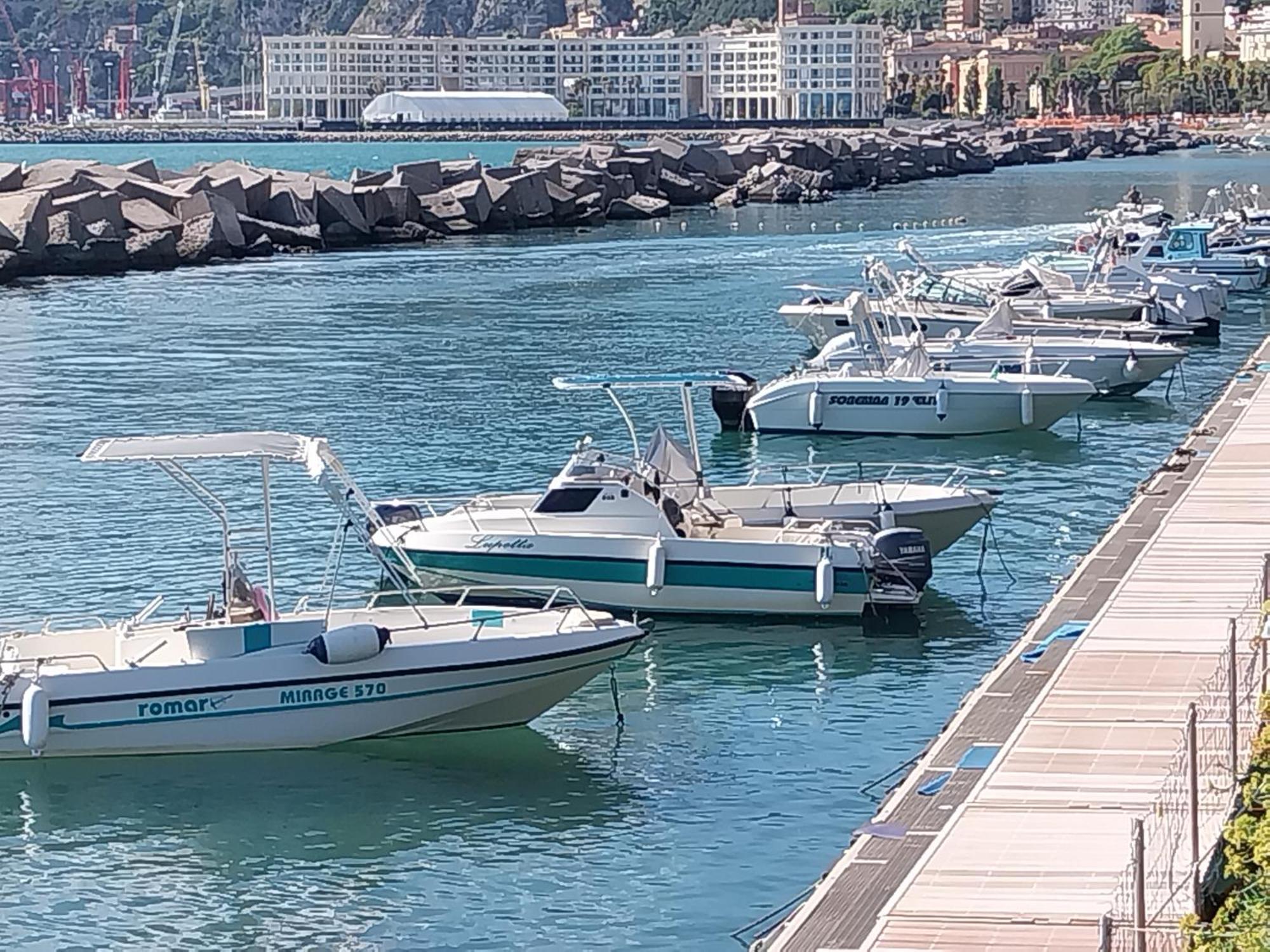 Casa Vacanza La Maison De Losyram Art Salerno Esterno foto