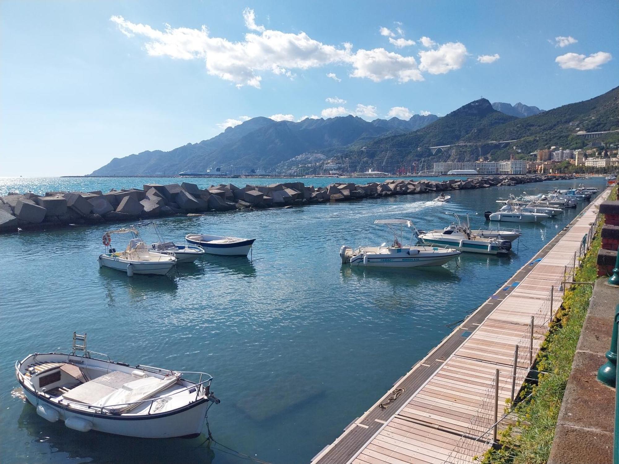 Casa Vacanza La Maison De Losyram Art Salerno Esterno foto