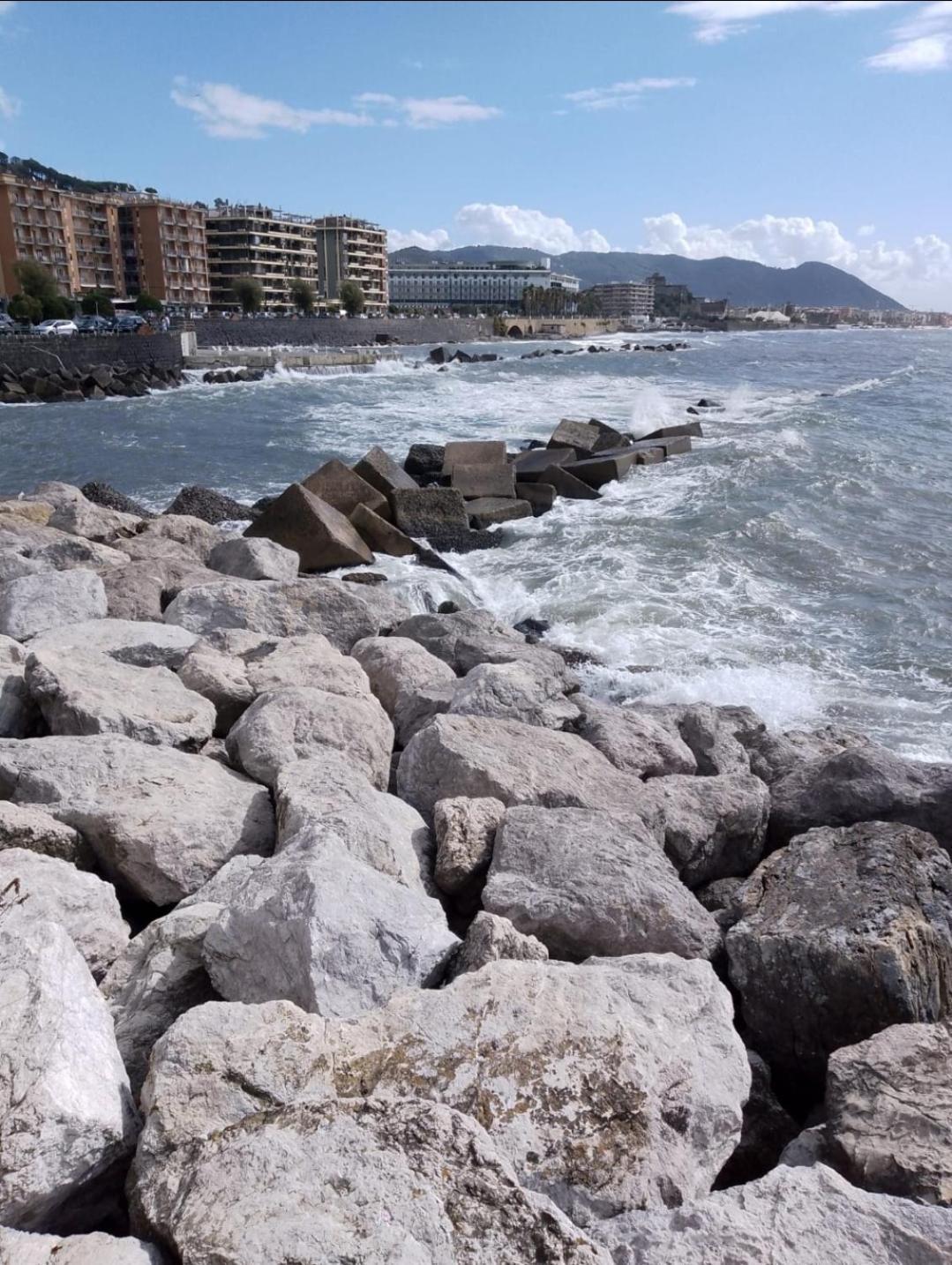 Casa Vacanza La Maison De Losyram Art Salerno Esterno foto